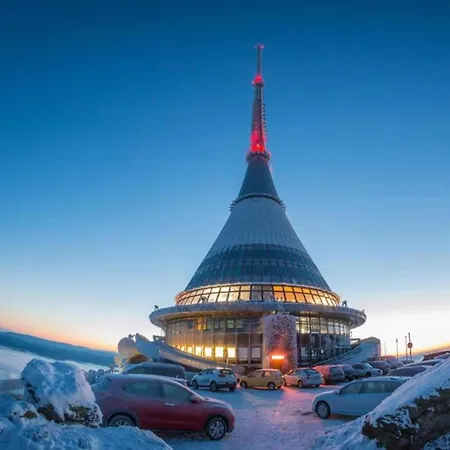 Kne Ice Near Jested Nyaraló Jablonné v Podještědí
